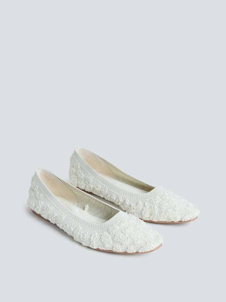 LUNA BLU Light Beige Self-Textured Flats